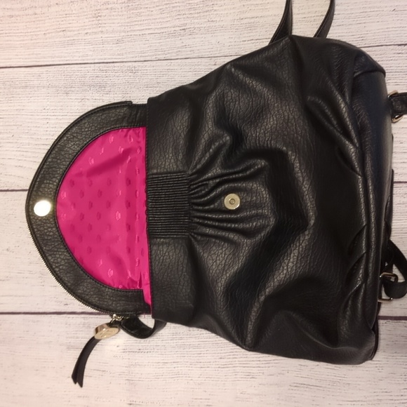 Juicy couture vegan leather backpack - Picture 9 of 9